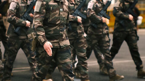 Еманюел Макрон обяви доброволна военна служба за 10 месеца от лятото на 2026 г.