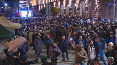 След протеста: Арести, ранени полицаи, ранени протестиращи и заплахи с дела