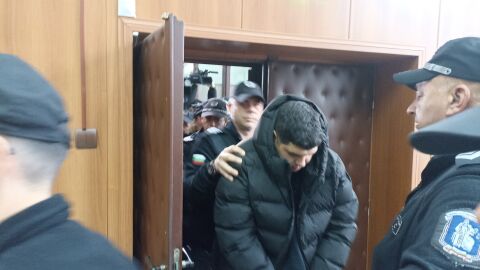24-годишният шофьор на тир, причинил катастрофата с три жертви край Пловдив, е с дълъг списък от нарушения