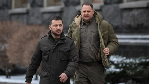 Обиски и вперени погледи: Корупционни съмнения тегнат над влиятелния съветник на Зеленски