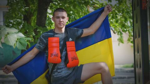 Владислав, отвлечен от руснаците: Изхвърлих в тоалетната руското знаме. Пратиха ме в изолация