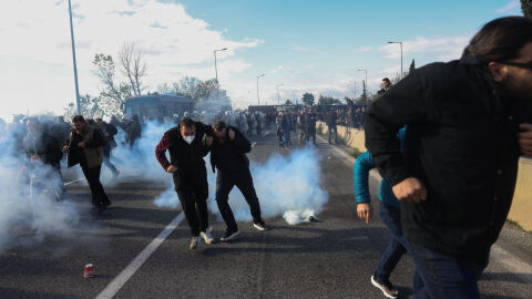 Сблъсъци и сълзотворен газ на фермерски протест в Гърция (СНИМКИ и ВИДЕО)