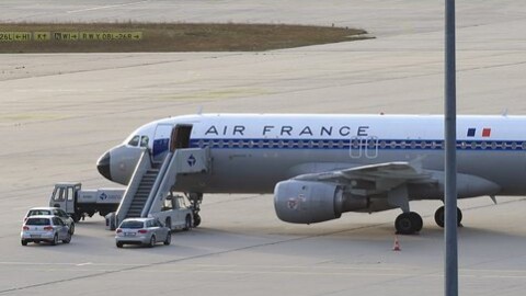 "Еър Франс" спира полетите си до Дубай 