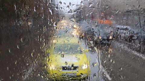 Дъждът изкара аварийните екипи на Столичната община на терен 