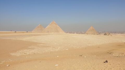 Египетската валута поевтиня до рекордни нива заради войната в региона