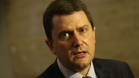 Кметът на Перник: Връчването на глоби и фишове на входа на общината остава