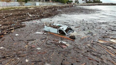 Река няма, върху нея - хотели: Природата или хората са причина за потопа в "Елените"? 