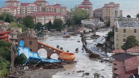 Борисов за "Елените": Застроенето в деретата да се събаря. Мирчев: Той раздаде плажовете на приятелите си от СИК