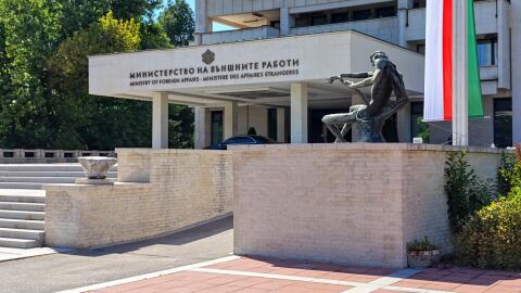 Евакуация в три лъча: МВнР извежда българите от Кувейт, Катар и Бахрейн