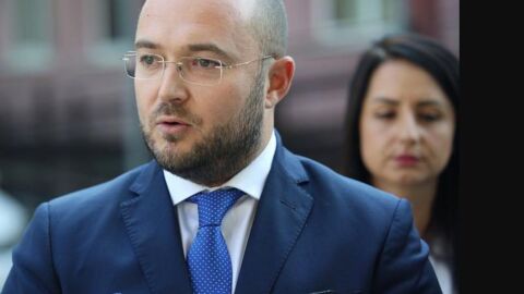 Кризата с боклука: В чистенето се включват и затворници