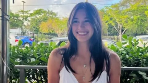 Трима младежи загиват в горяща Tesla, след като вратите ѝ блокират и не могат да излязт