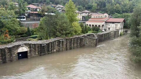 Река Янтра заля входа на църква във Велико Търново (СНИМКИ)
