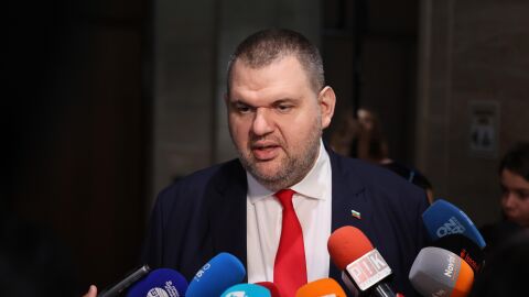 Делян Пеевски: ПП-ДБ правят бели, но няма санкции, защото татко им Борисов ги спасява