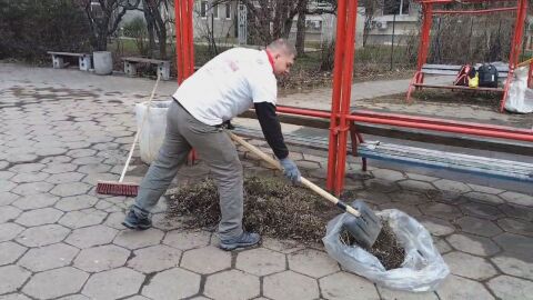 „Два-три часа всеки ден“: Румънецът, който не спира да чисти България