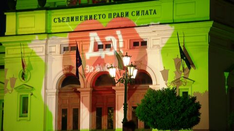 Над 40 сгради символично светят в зелено за Деня на донорството