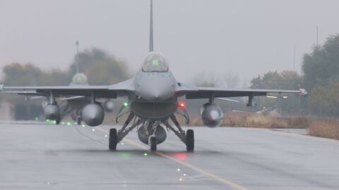 Българските изтребители F-16 са изпълнили тренировъчни полети
