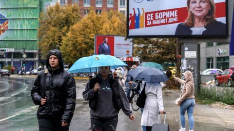 Полицията в Северна Македония наблюдава избирателните секции с дронове