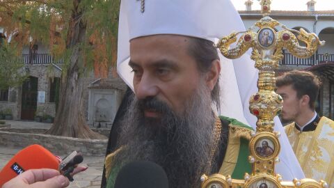 Служба за патриарх Евтимий събра стотици миряни в Бачковския манастир