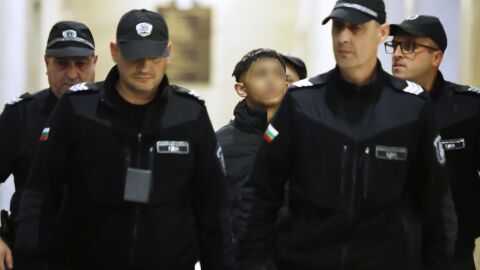 Задържат под стража обвинения в убийство в мола 15-годишен младеж