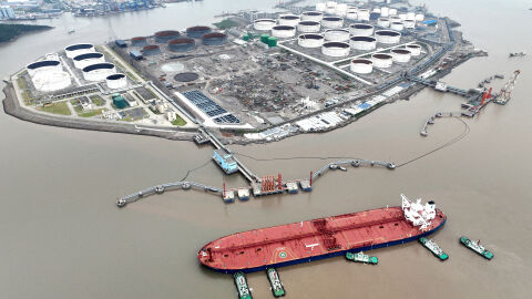 Заради напрежението в Близкия изток: Цените на петрола скочиха с повече от 5%