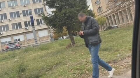 Мъж заговаря момичета в София и си сваля панталоните пред тях