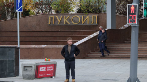 Орбан ще обсъди с Тръмп санкциите, наложени на "Лукойл" и "Роснефт"