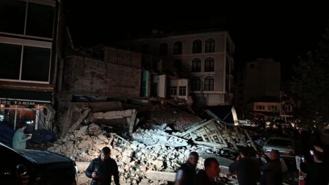След 6,1 в Турция: За няколко минути са регистрирани над 40 вторични труса (СНИМКИ, ВИДЕО)