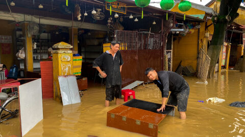 Расте броят на жертвите на наводнението във Виетнам
