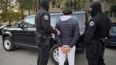 Снимка: 22-ма задържани в София за трафик на мигранти от Турция към ЕС