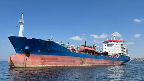 Снимка: Танкер е ударен от дронове в румънските териториални води