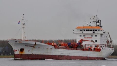 Снимка: 8 души са в неизвестност след пожара на кораб в Черно море край бреговете на Румъния