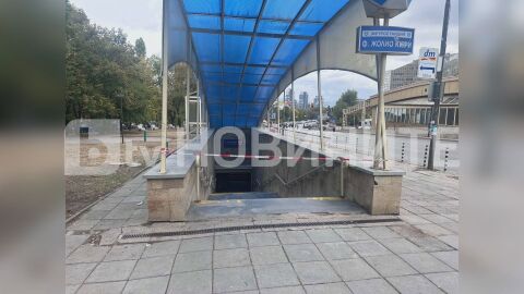 Снимка: Намериха мъж, пребит до смърт в асансьор на метрото