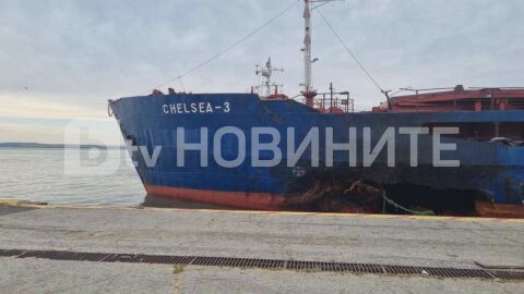 Снимка: Атаката срещу „Челси-3“: Разпитаха оцелелите моряци, експерти изследват откритите отломки