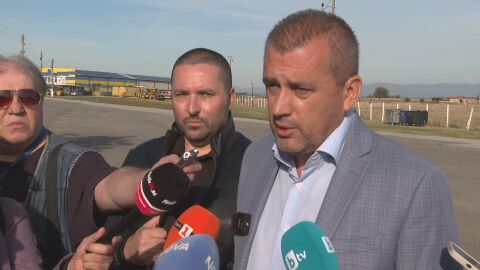 Снимка: Транспортният министър: Намерени са останки от дрон на ударения кораб 