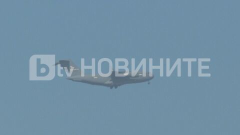 Снимка: Военен гигант C-17 кацна в Бургас: От МО отрекоха връзка с напрежението в Черно море