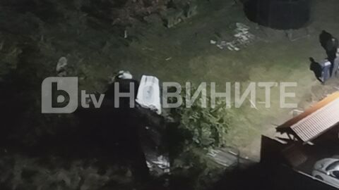 Снимка: Кадри от дрон показват останките от самолета, разбил се в двор край Плевен (ВИДЕО)
