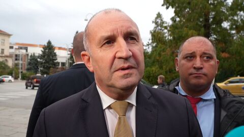 Снимка: Радев отговори на нападките за прессъобщението с агитация да се гласува за Илияна Йотова