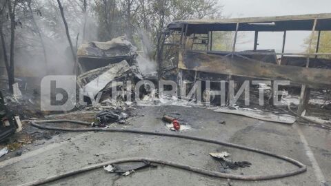 Снимка: Международен автобус с 38 пътници се запали след катастрофа на пътя Русе – София, загинаха двама шофьори на тирове