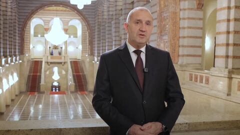 Снимка: Румен Радев: България излиза от „сивия списък“ за пране на пари