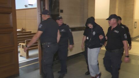 Снимка: „Задържане под стража“ за 19-годишния младеж за кибератаките срещу БНР, БНТ и държавни институции (ВИДЕО)