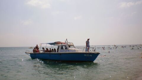 Четирима души загинаха, след като лодка потъна в Ламанша