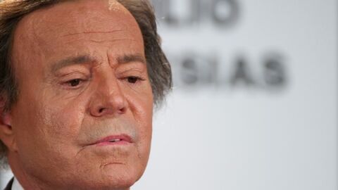 Отхвълиха жалбата за сексуално насилие срещу Хулио Иглесиас 