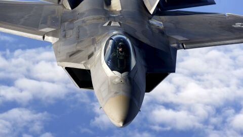 САЩ спасиха и втория пилот от екипажа на сваления над Иран американски изтребител