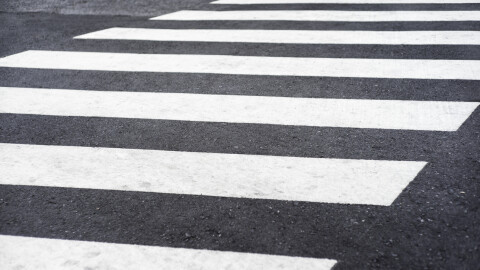 Шофьор блъсна 12-годишно момиче на пешеходна пътека 