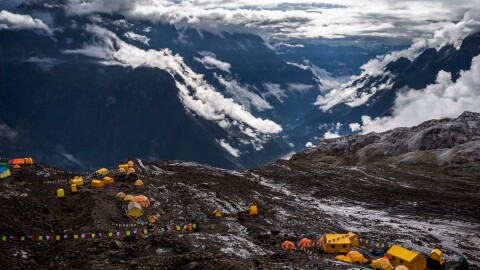 След лавина в Непал: Трима загинали и четирима в неизвестност