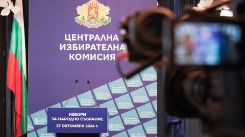 ЦИК представя образците на хартиената и електронната бюлетини за вота на 19 април