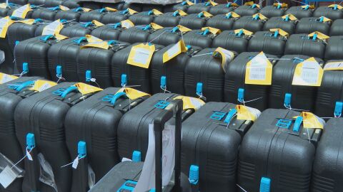 Лопати или лаптопи? Скандал в ЦИК около машините за вота