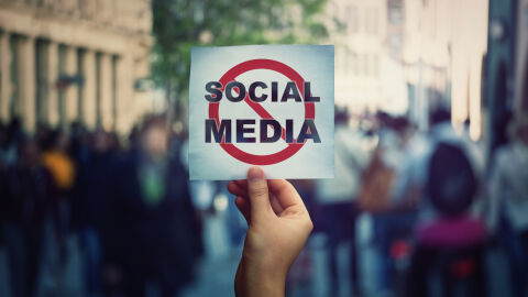 Още една държава забранява социалните мрежи за лица под 16 години от 2026 г.