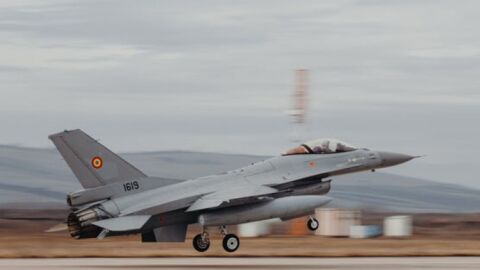 Снимка: Румъния вдигна два изтребителя F16 заради руски дрон във въздушното пространство