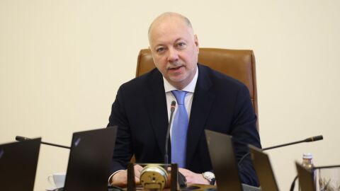 Кабинетът &quot;Желязков&quot; пред шести вот на недоверие